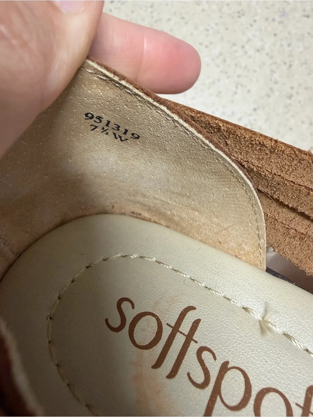 Softspots size 7.5 Tan Brown Leather Woven Huarache Slip-On Flats *Flaw*